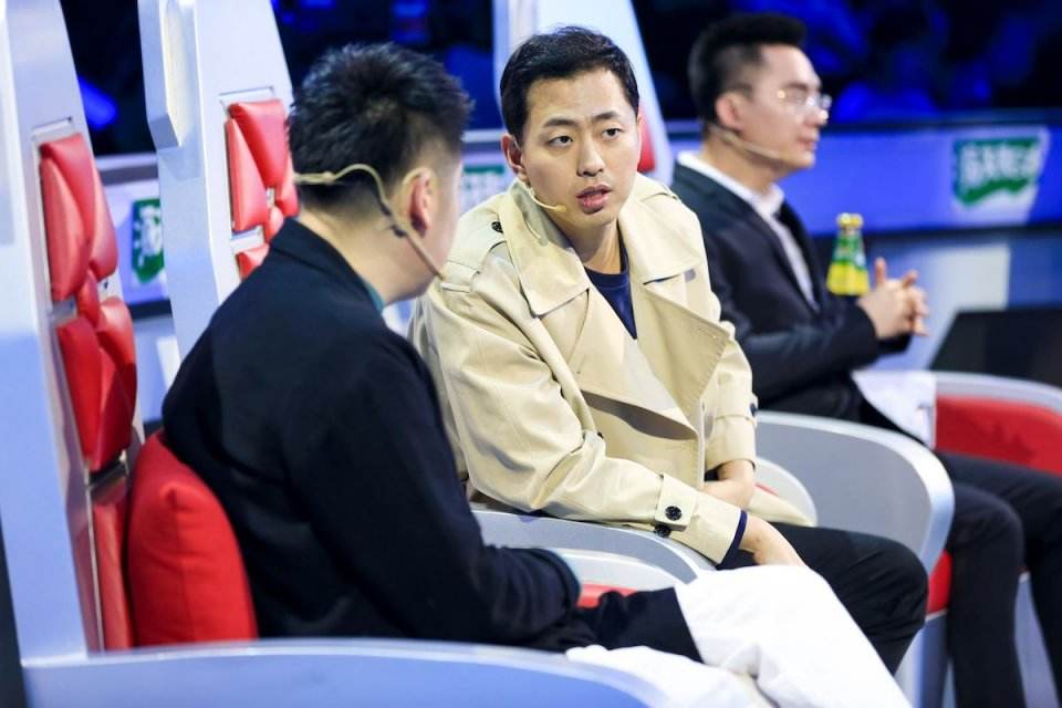 赛前费耶诺德调整名单以备CBA常规赛，队长鼓劲环节打磨，质疑声四起，轮换策略被讨论的简单介绍虎扑体育社区