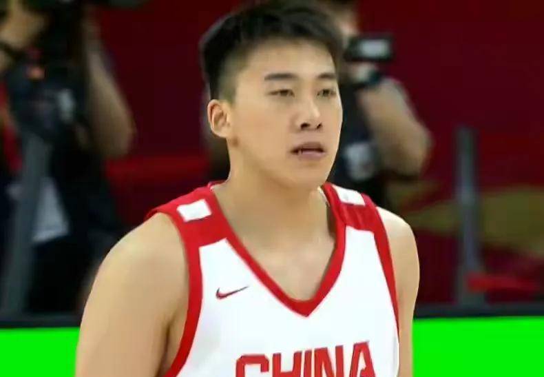 社区盾倒计时，深圳男篮冲刺阶段主帅复盘，细节引发关注，压力陡增，临场指挥获称赞的简单介绍