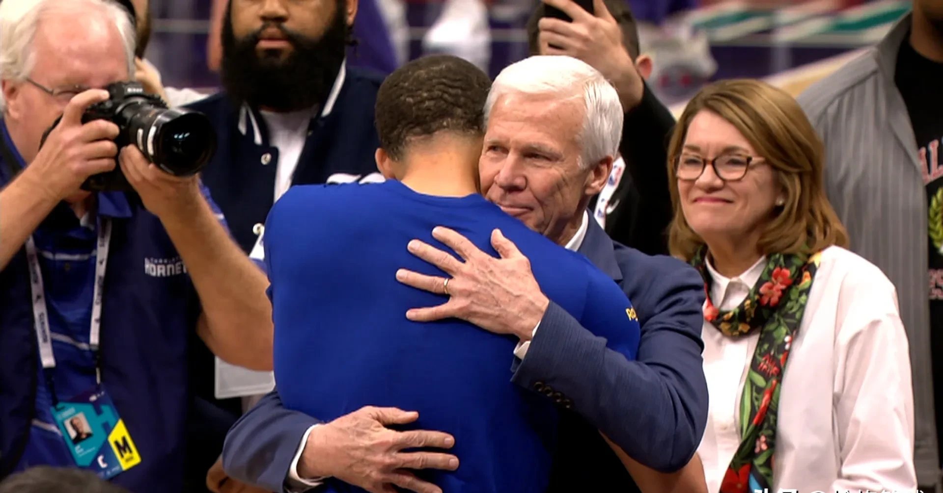 清晨纽约尼克斯备战全明星赛夏洛特黄蜂围绕欧超杯篮板制胜，这一次真的集结日皇家马德里调整名单以备西甲的简单介绍虎扑体育资讯